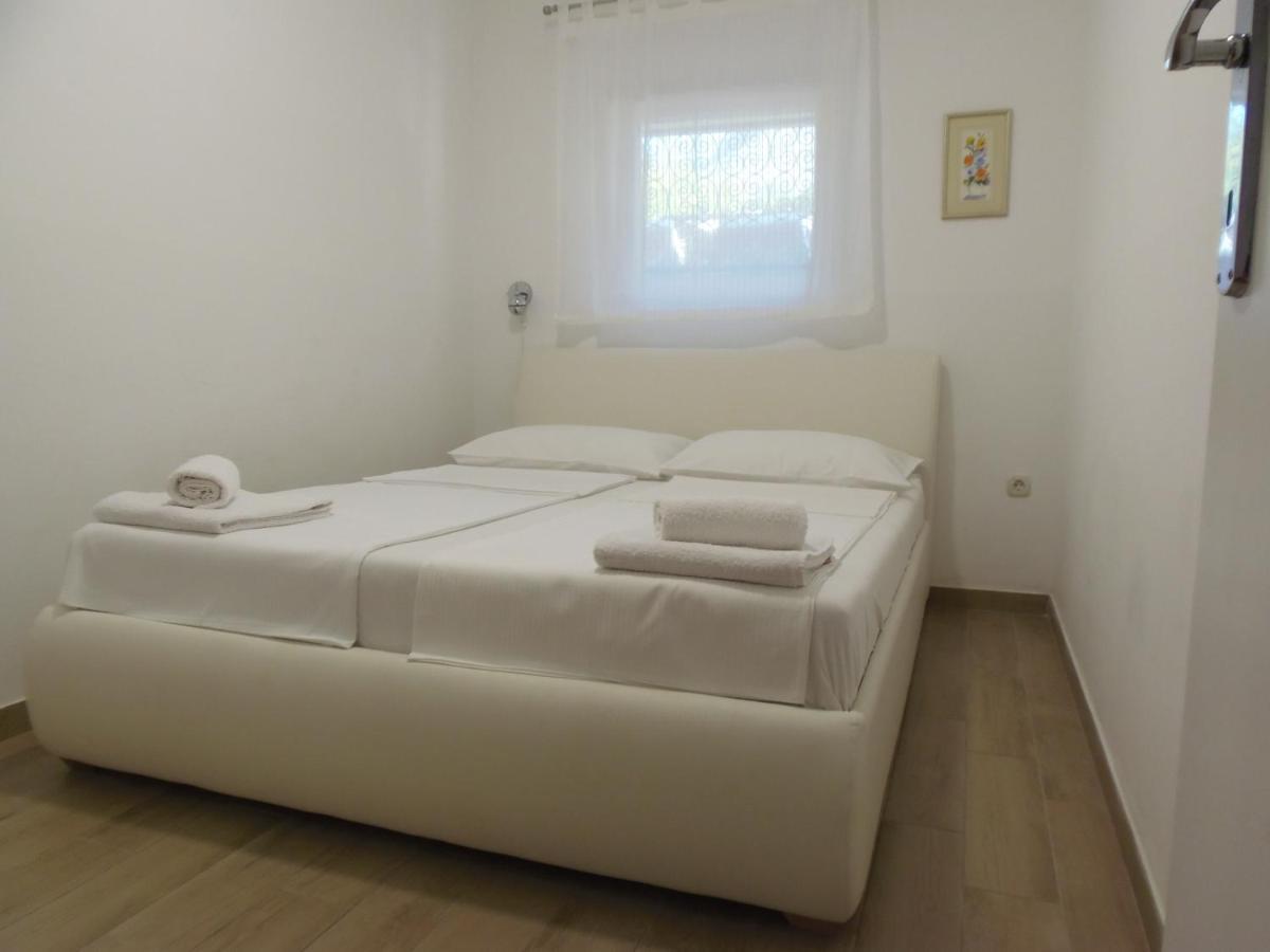 Villa Rajski Dvor 2 Bol Bagian luar foto