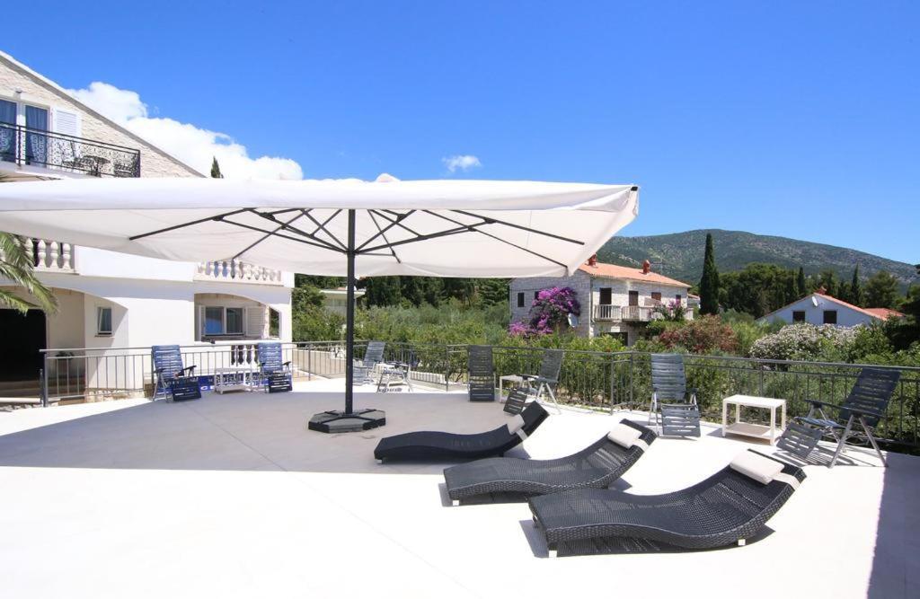 Villa Rajski Dvor 2 Bol Bagian luar foto