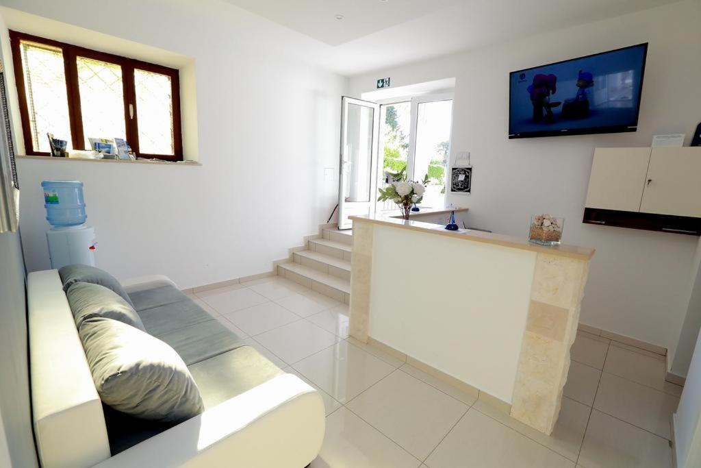 Villa Rajski Dvor 2 Bol Bagian luar foto
